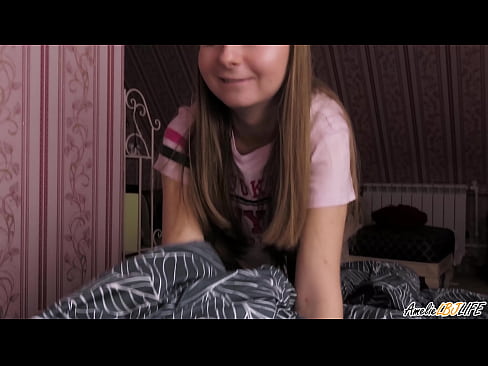 ❤️ Blondina îi suge adânc prietenei ei și primește spermă în gură ❤️❌  at ro.tubsexercom.ru ☑